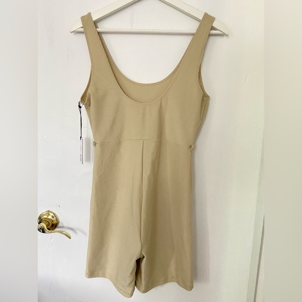 NON-USED SCOOP BODYSUIT